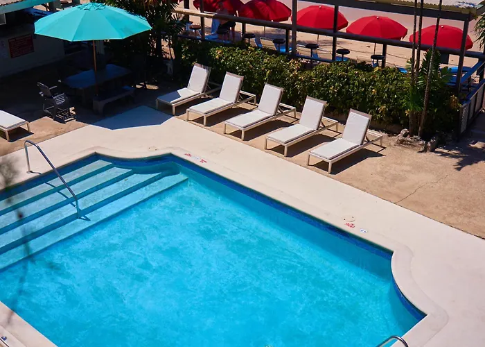 Tropical Sunset Beach Apartment Hotel